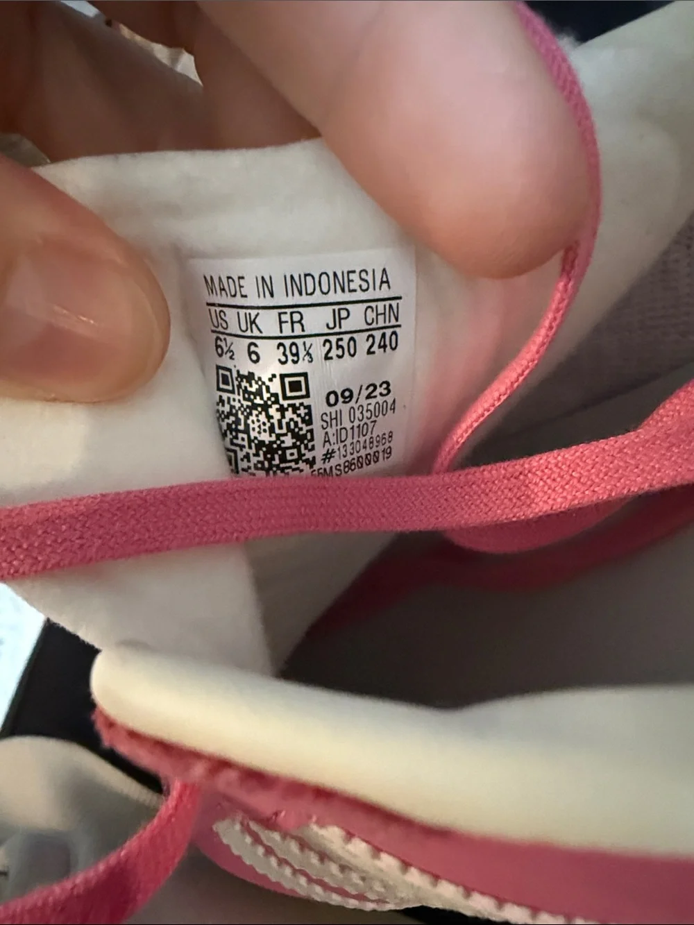 NIB pink gazelle Adidas men’s US 6.5